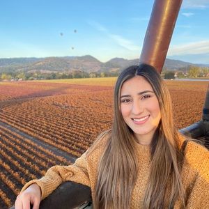 Meet your Posher, Ana